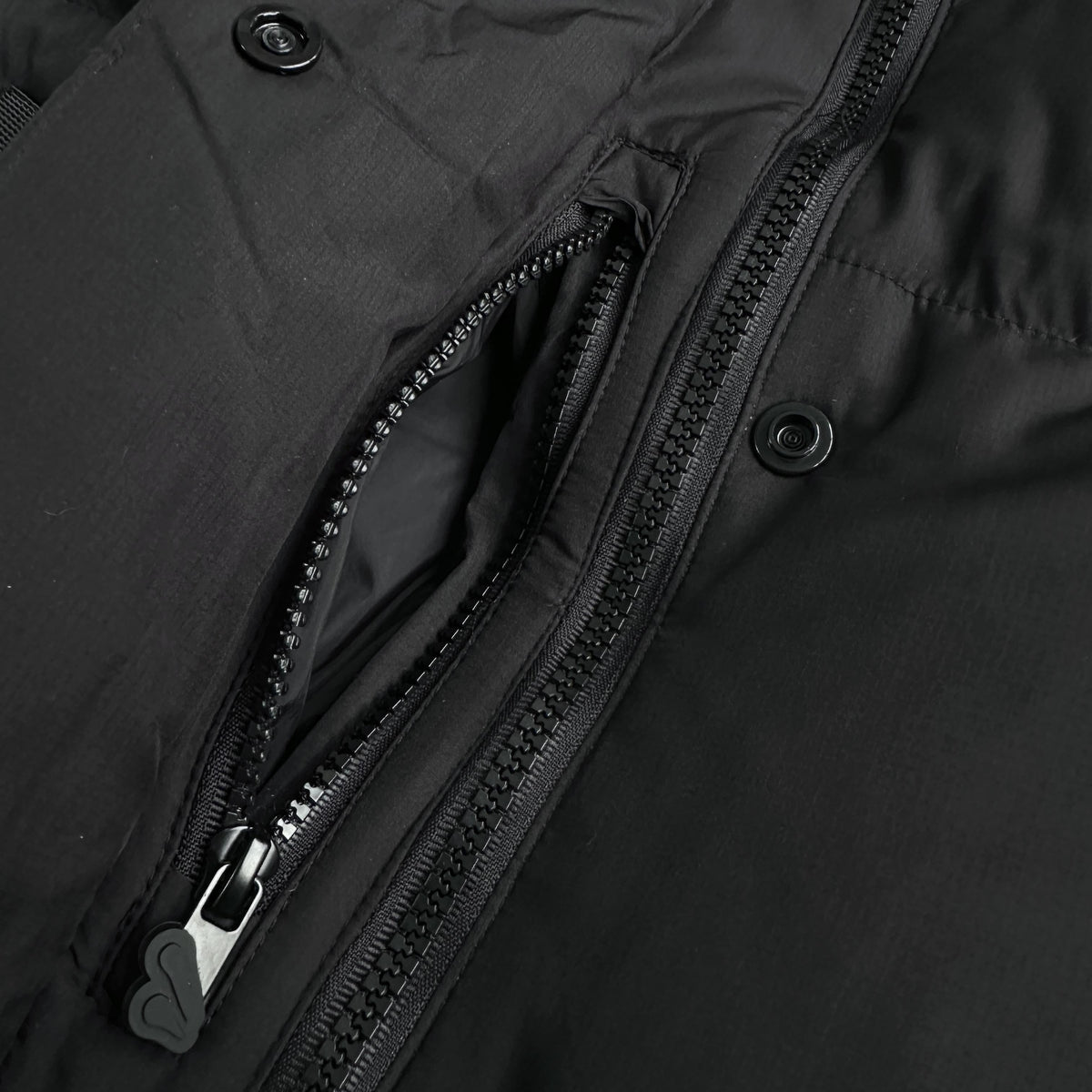 Synaworld Puffer Black